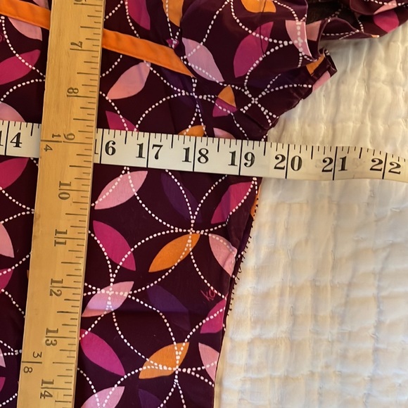 koi Scrub Top - Picture 15 of 16